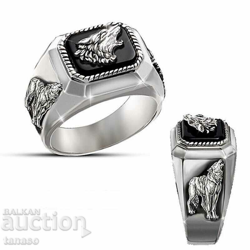 Men's ring with zircon and wolf head