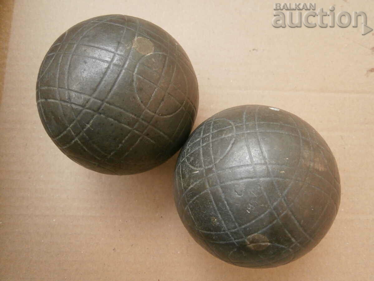 Auction pétanque bocce boule vintage game balls 2 pcs. retro vintage Auction pétanque bocce boule vintage game balls 2 pcs. retro vintage