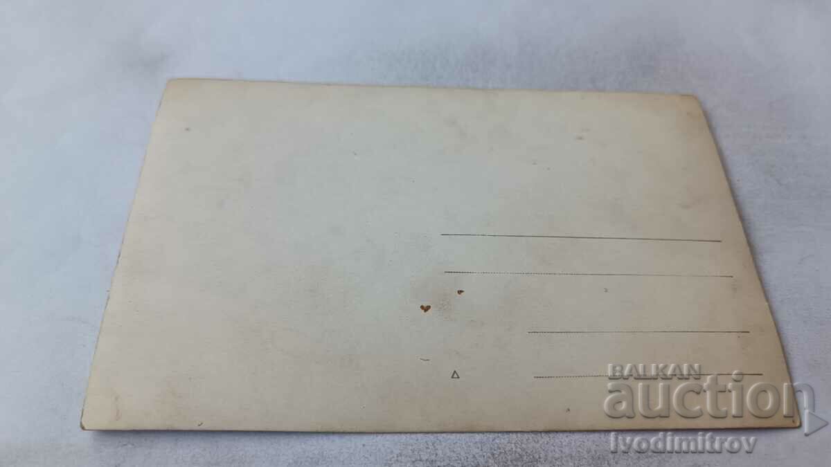 Φωτογραφία Δύο γυναίκες αγόρια και κορίτσια με τιμή 1.65 BGN | € 0.84