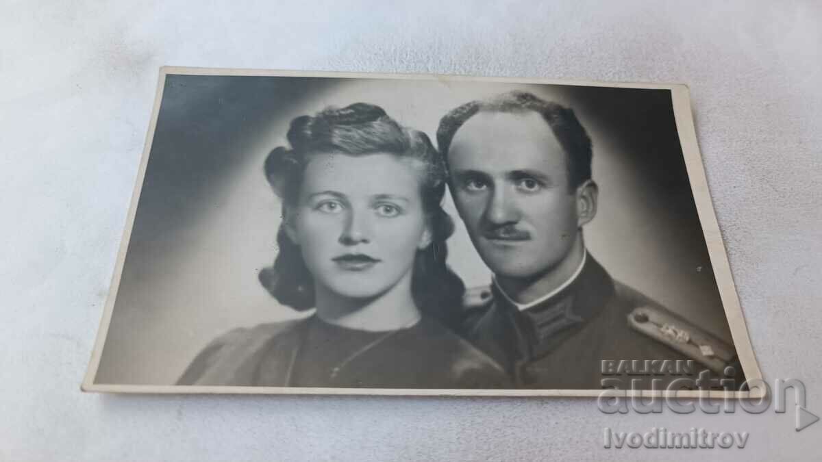 Φωτογραφία Αξιωματικός της Σόφιας με τη γυναίκα του, 1945