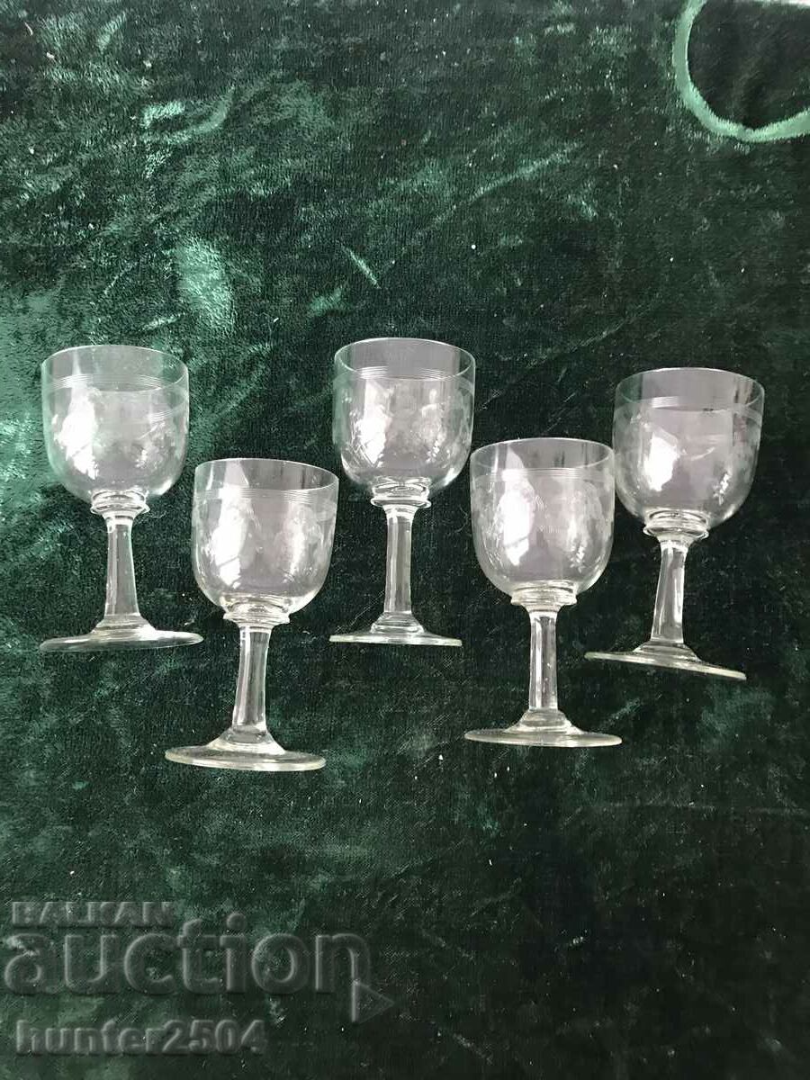 Auction Cups-11/5 cm, finely engraved-5 pcs. Auction Cups-11/5 cm, finely engraved-5 pcs.