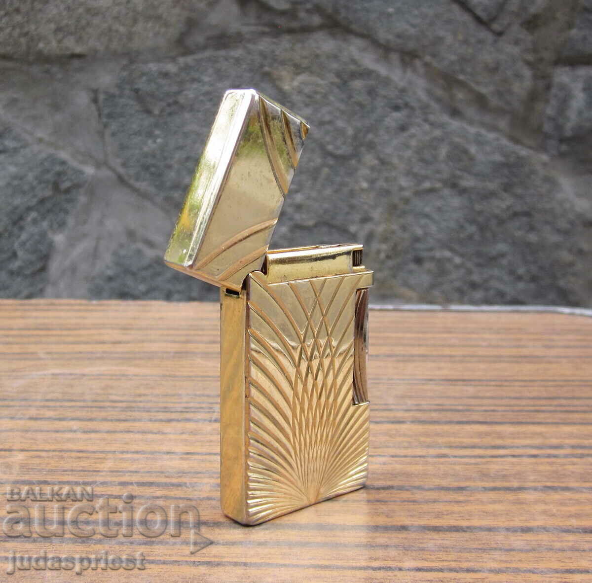 5000 old working gold plated lighter