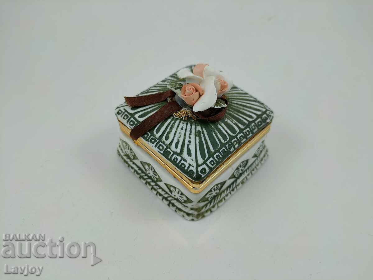 Jewelry Box with price 10.00 BGN | € 5.11 Jewelry Box with price 10.00 BGN | € 5.11