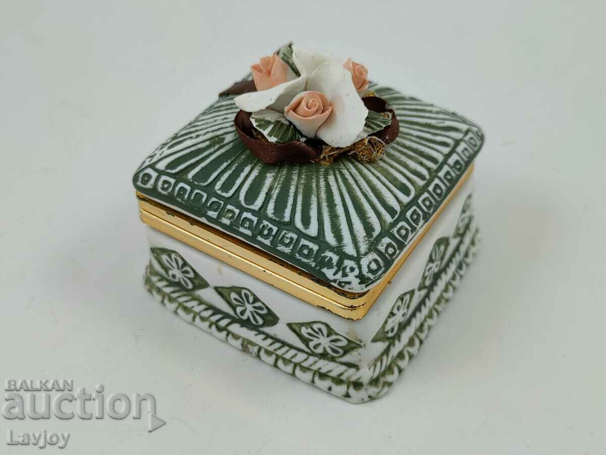Auction Jewelry Box Auction Jewelry Box