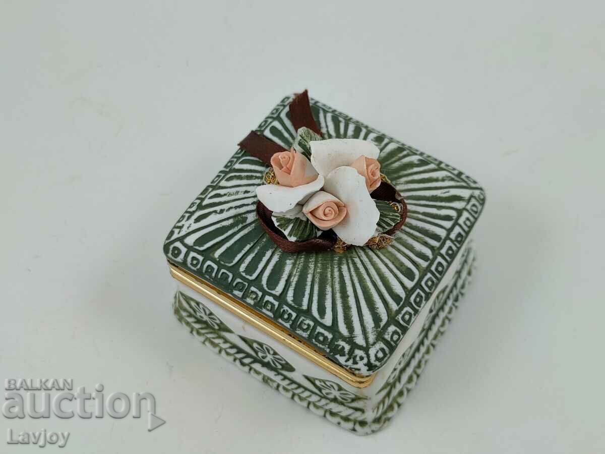 Delivery of Jewelry Box Delivery of Jewelry Box