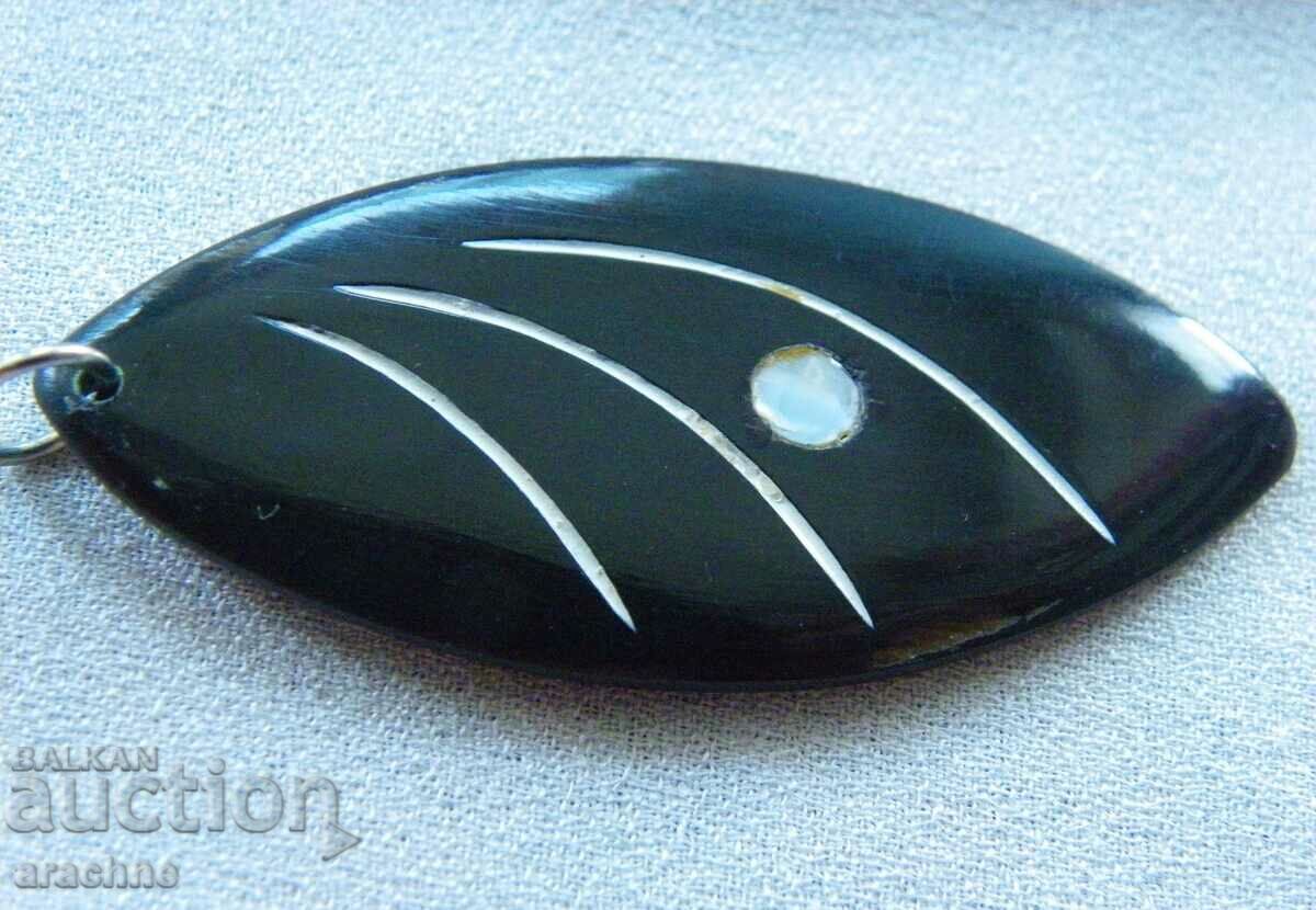 Уникално!-новозеландски медальон от балена на кит