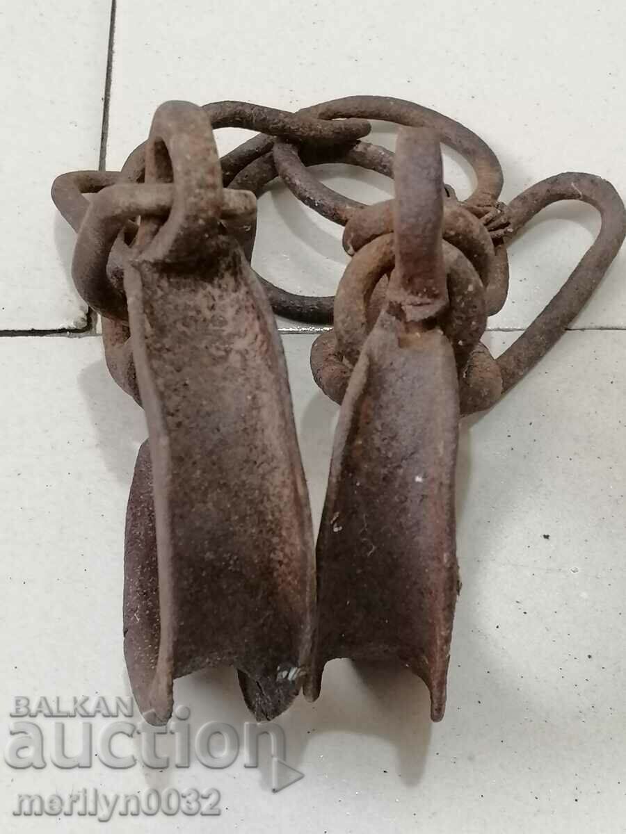 Auction Shackles, fetters, shackles, handcuffs, chain, wrought iron Auction Shackles, fetters, shackles, handcuffs, chain, wrought iron