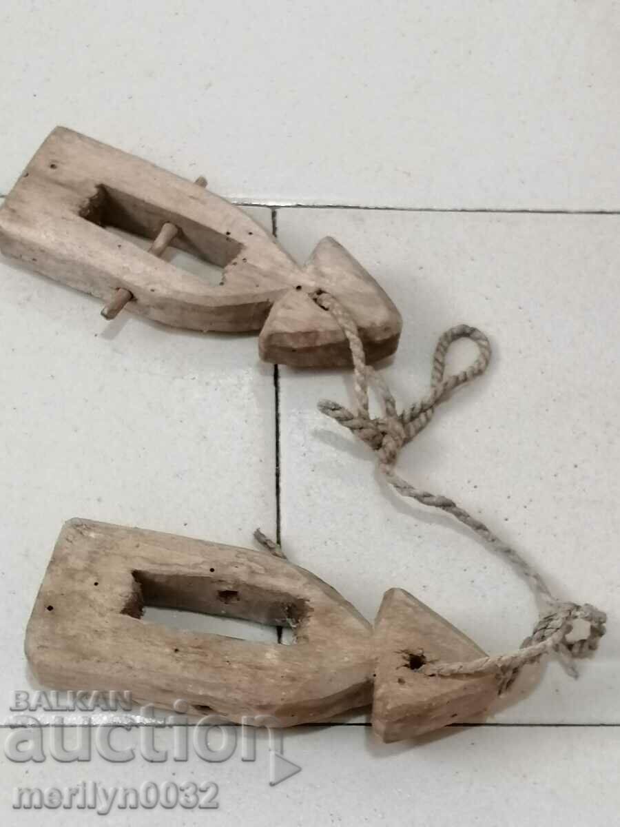 Auction Old wood pulleys, polispast for loom, wooden, primitive Auction Old wood pulleys, polispast for loom, wooden, primitive