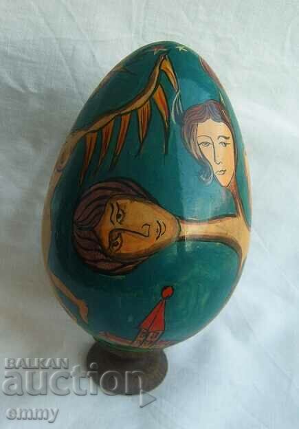 Auction Wooden egg hand painted, abstraction. 1999, signed Auction Wooden egg hand painted, abstraction. 1999, signed