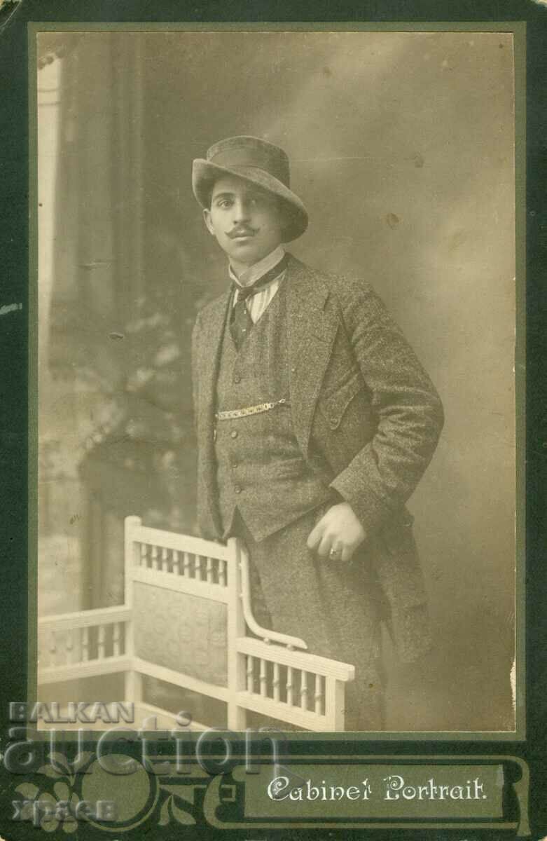 OLD PHOTO - CARDBOARD - 0984