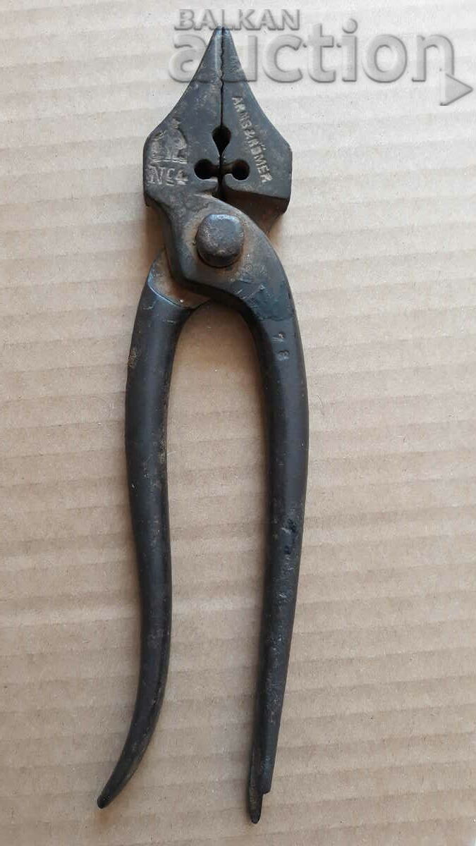 vintage craftsman's pliers with price 31.00 BGN | € 15.85 vintage craftsman's pliers with price 31.00 BGN | € 15.85