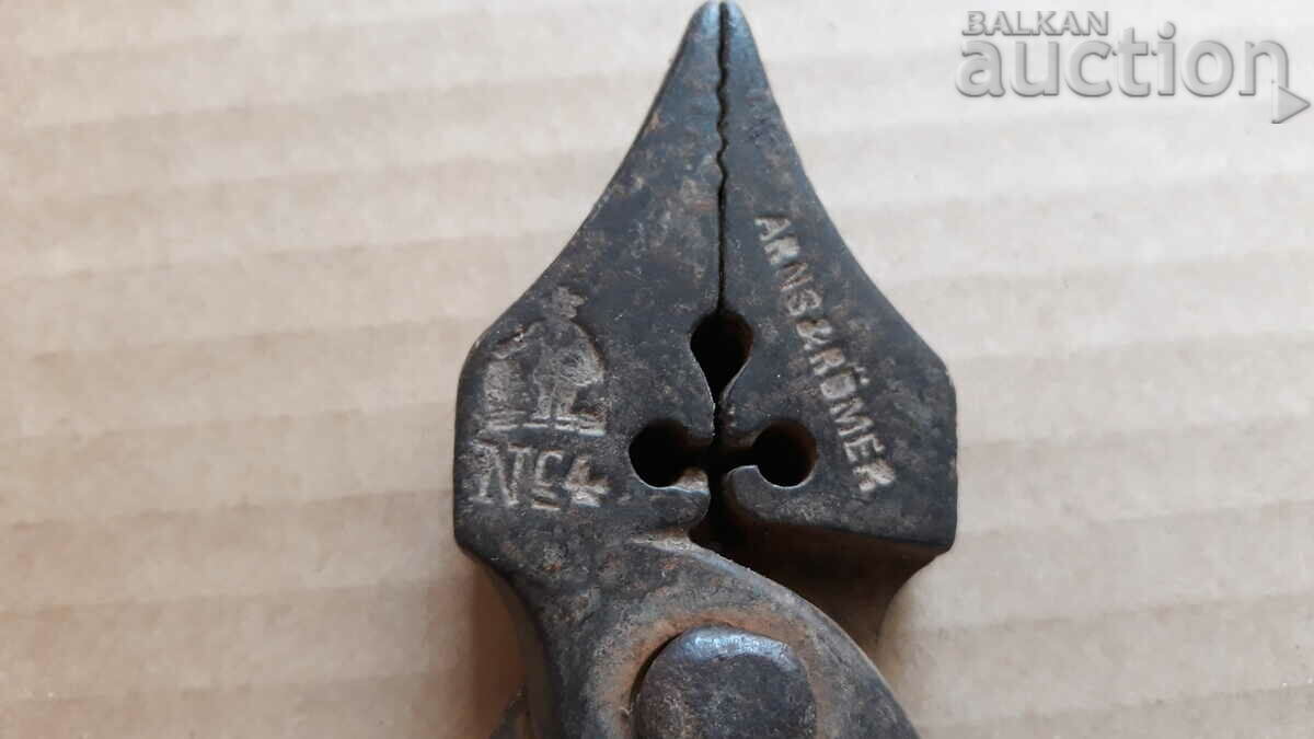 Auction vintage craftsman's pliers Auction vintage craftsman's pliers