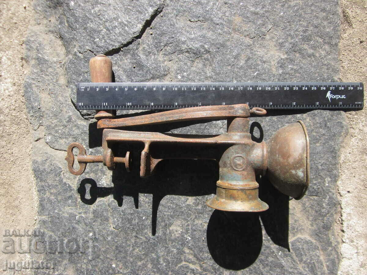 Auction  old marked cast iron mill vegetable grinder