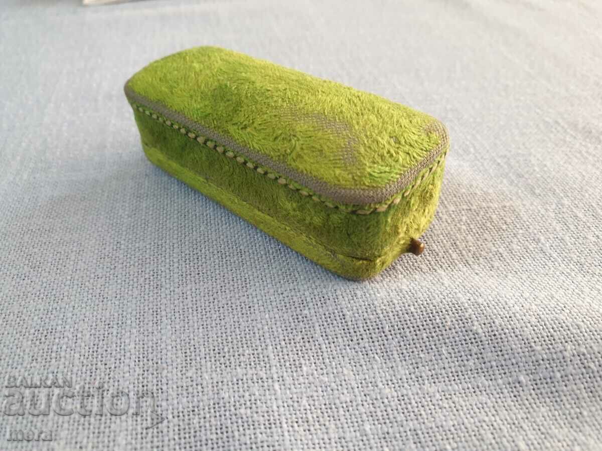 Auction Antique jewelry - snake shaped needle in original box Auction Antique jewelry - snake shaped needle in original box