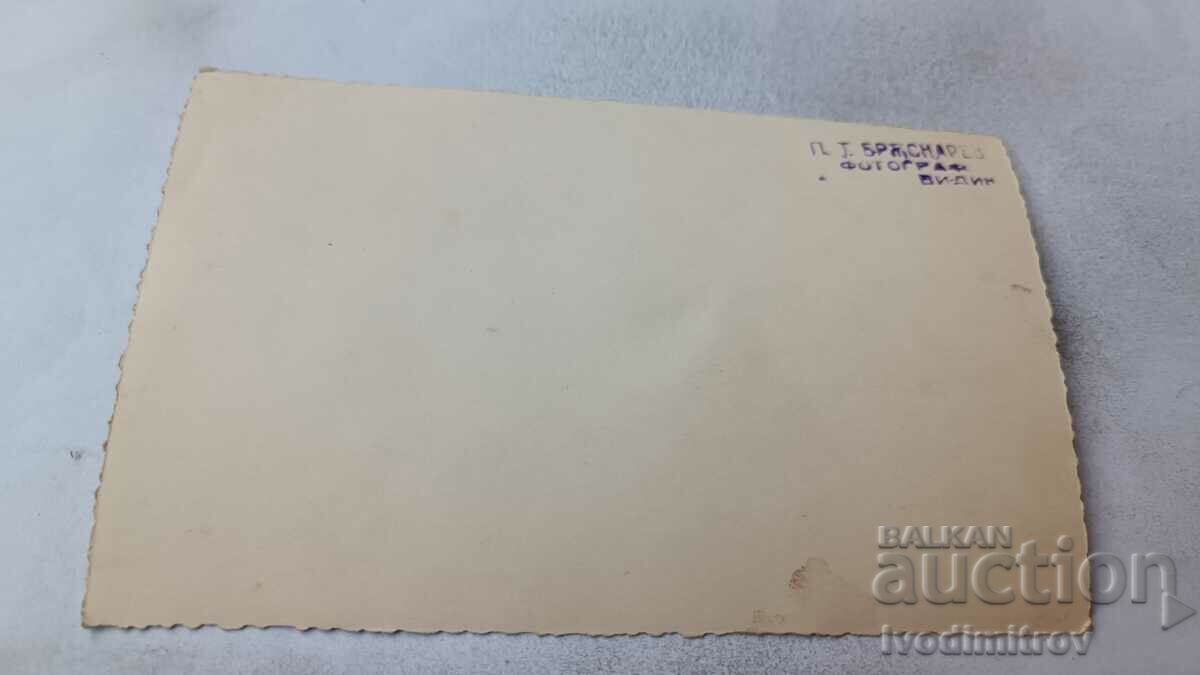 Photo Officers men and women with Ninosian people with price 2.65 BGN | € 1.35