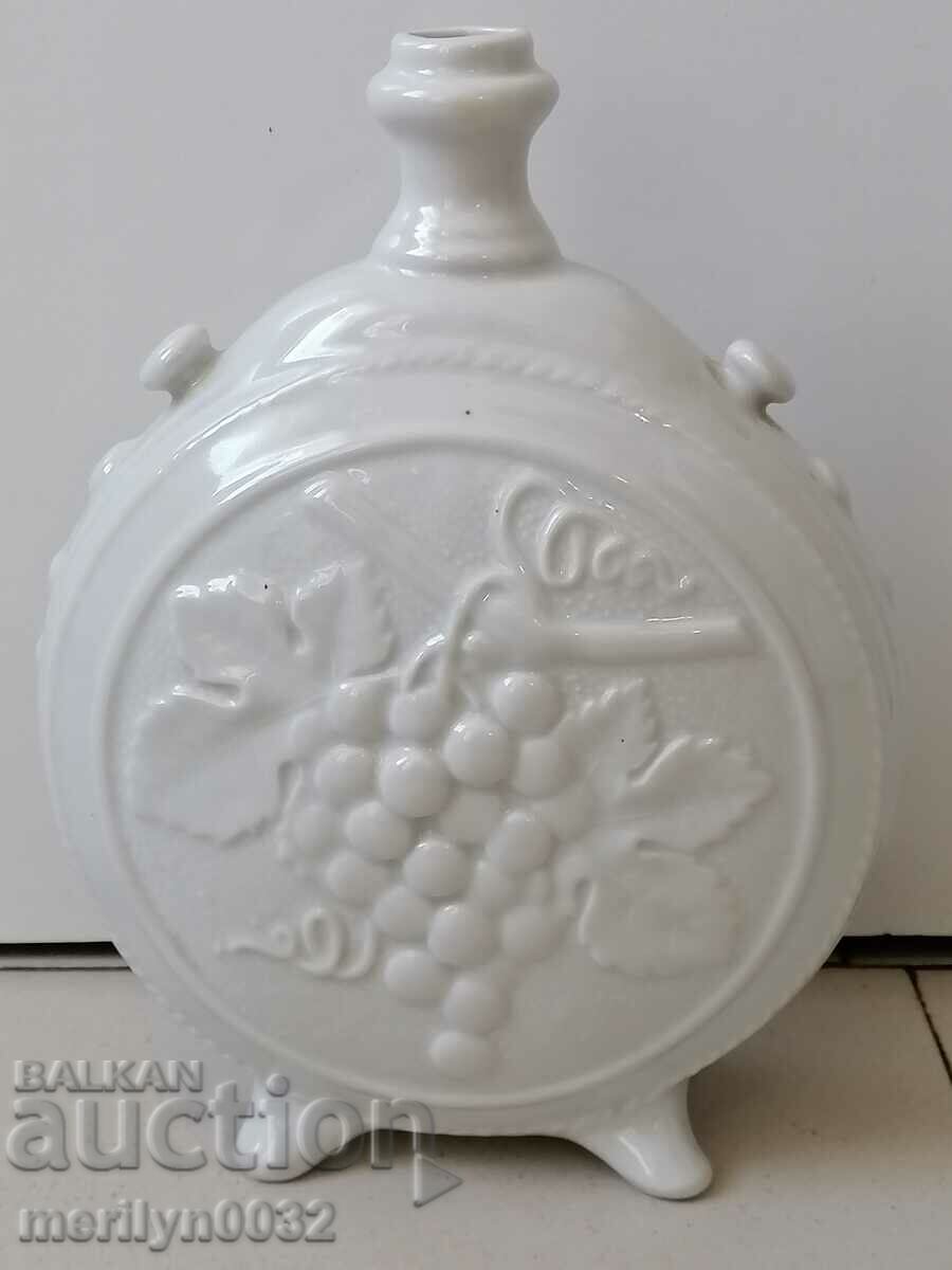 Porcelain bowl porcelain from the time of the Sotsa NRB