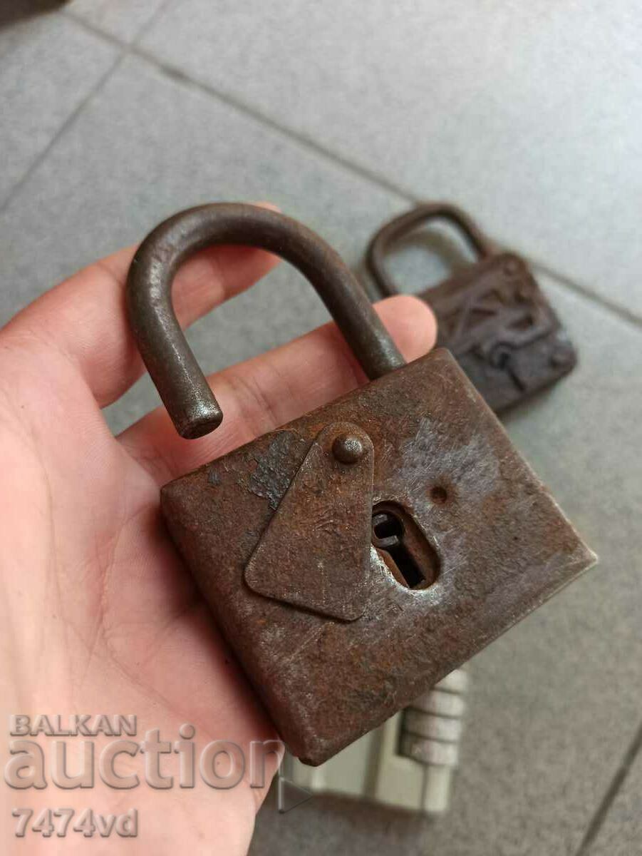Delivery of OLD PADLOCKS FOR COLLECTION-5 PCS Delivery of OLD PADLOCKS FOR COLLECTION-5 PCS