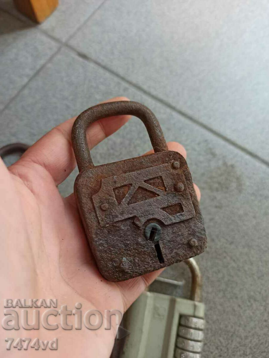 OLD PADLOCKS FOR COLLECTION-5 PCS - 5 OLD PADLOCKS FOR COLLECTION-5 PCS - 5
