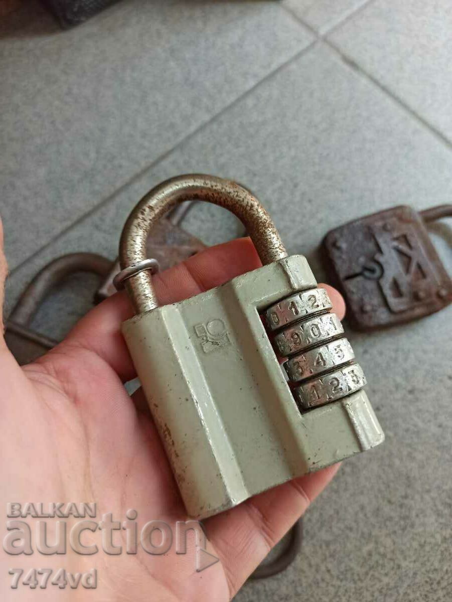 OLD PADLOCKS FOR COLLECTION-5 PCS - 7 OLD PADLOCKS FOR COLLECTION-5 PCS - 7
