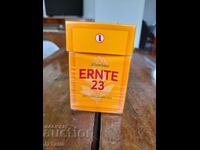Ένα παλιό κουτί τσιγάρα Ernte 23