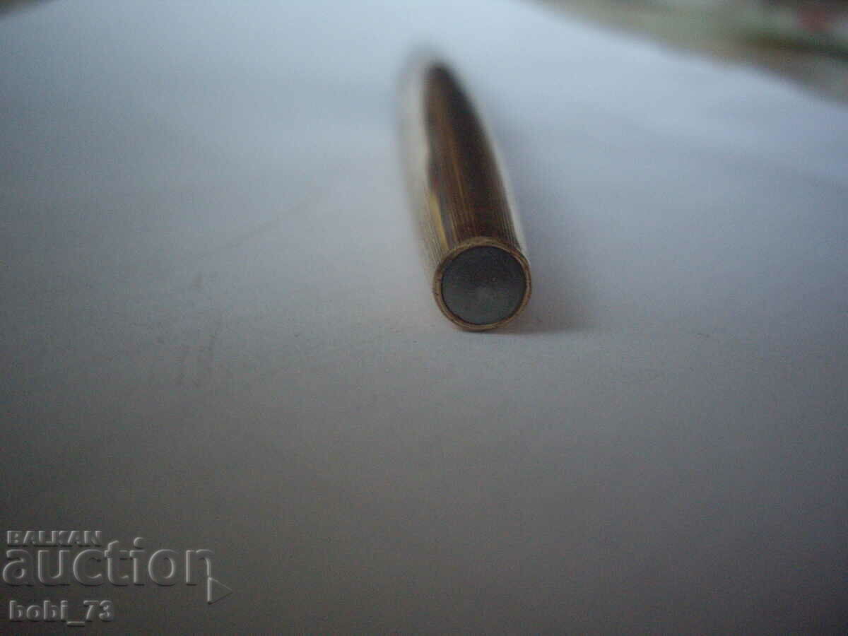 stilou vechi aurit. cu preț 40.00 BGN | € 20.45 stilou vechi aurit. cu preț 40.00 BGN | € 20.45