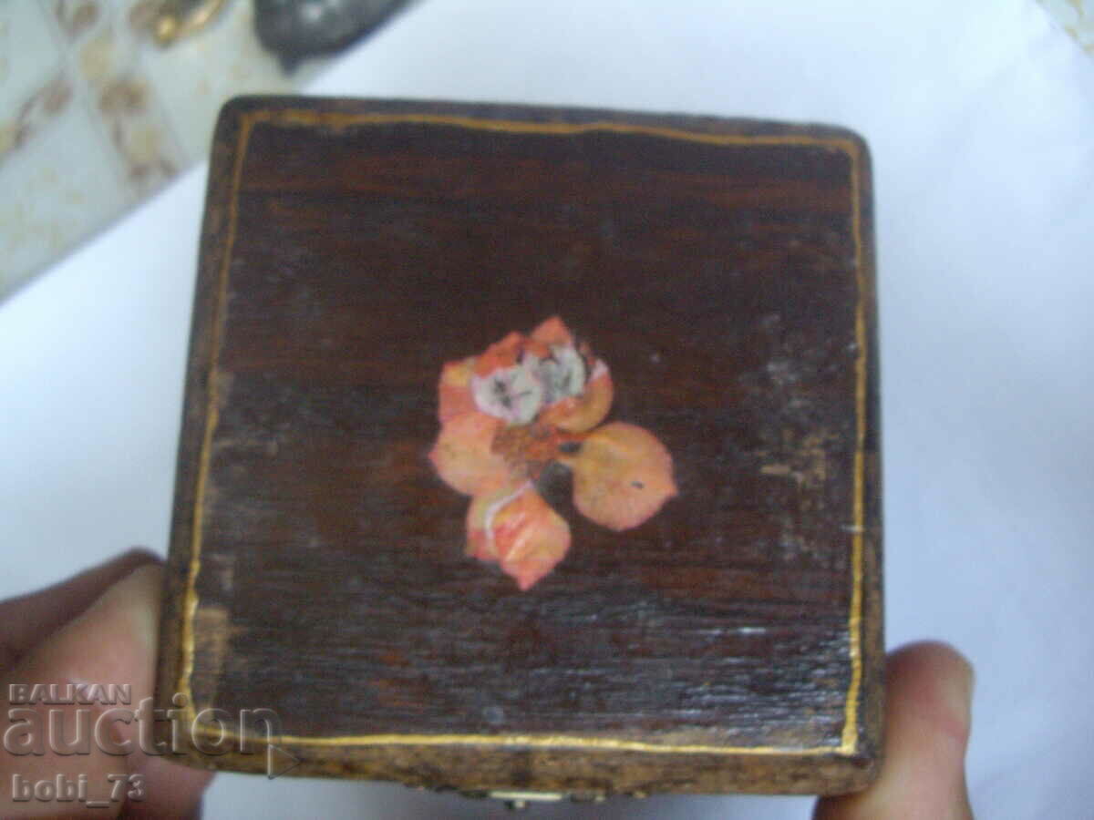 Very old wooden box - 6 Very old wooden box - 6