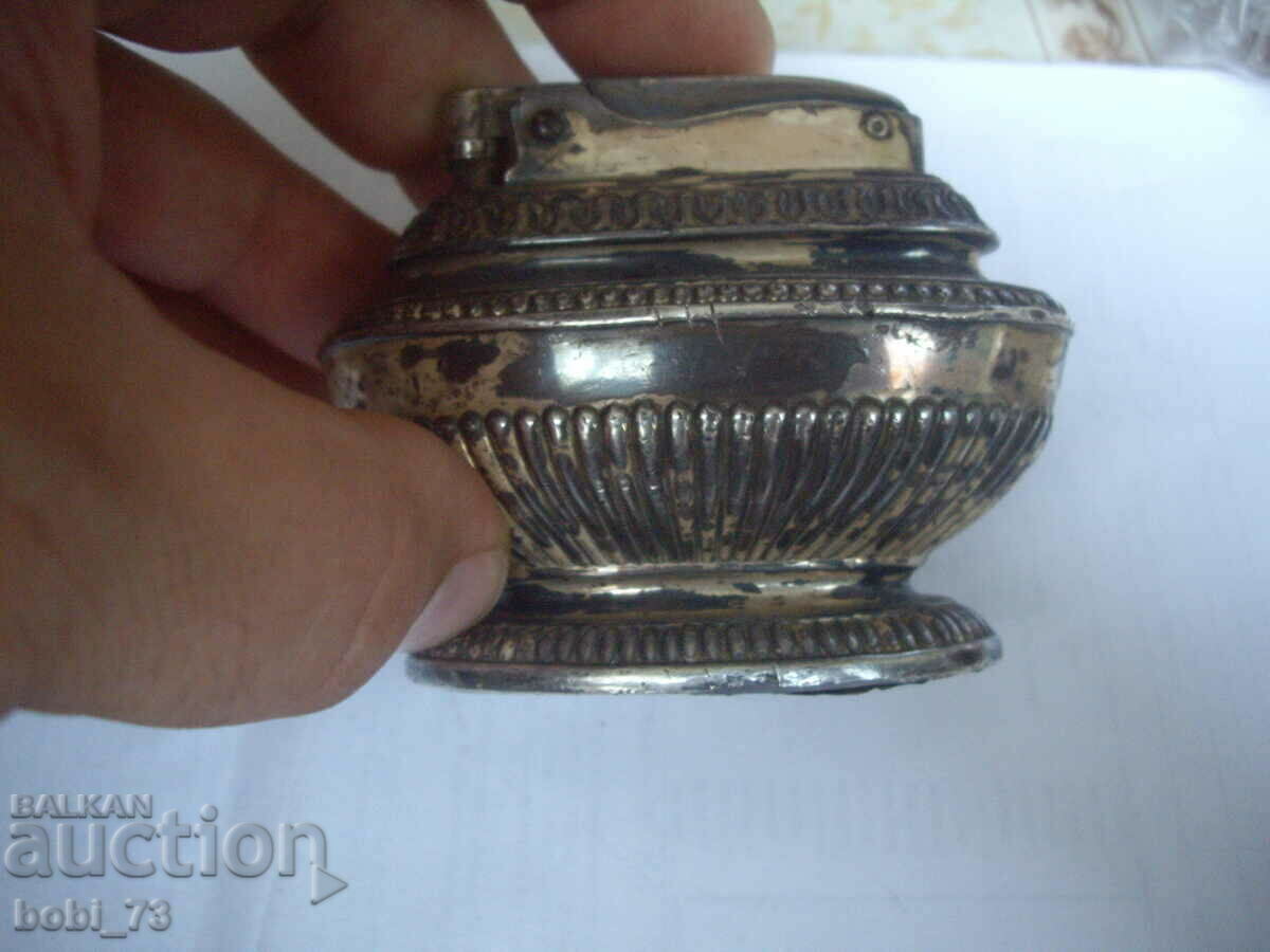 Ενδιαφέρον vintage αναπτήρας τραπεζιού Ronson με τιμή 50.00 BGN | € 25.56 Ενδιαφέρον vintage αναπτήρας τραπεζιού Ronson με τιμή 50.00 BGN | € 25.56