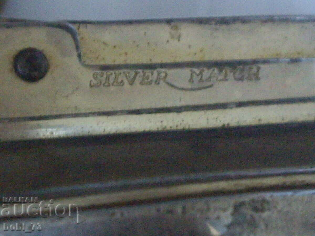 Δημοπρασία Ένας πολύ τεράστιος ενδιαφέρων παλιός επιτραπέζιος αναπτήρας Δημοπρασία Ένας πολύ τεράστιος ενδιαφέρων παλιός επιτραπέζιος αναπτήρας