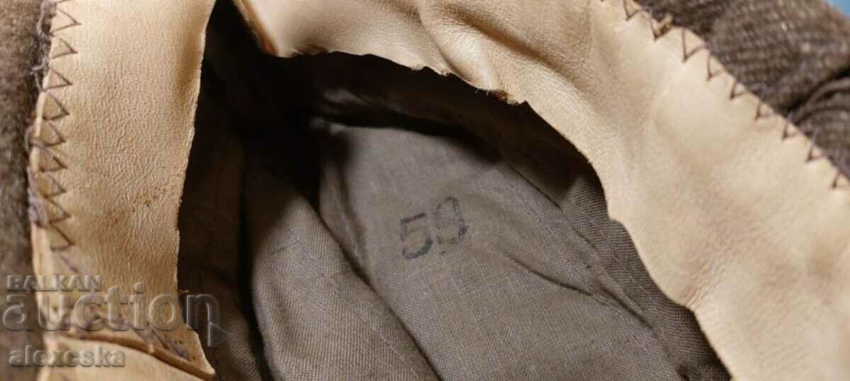 Delivery of Old officer's hat Delivery of Old officer's hat