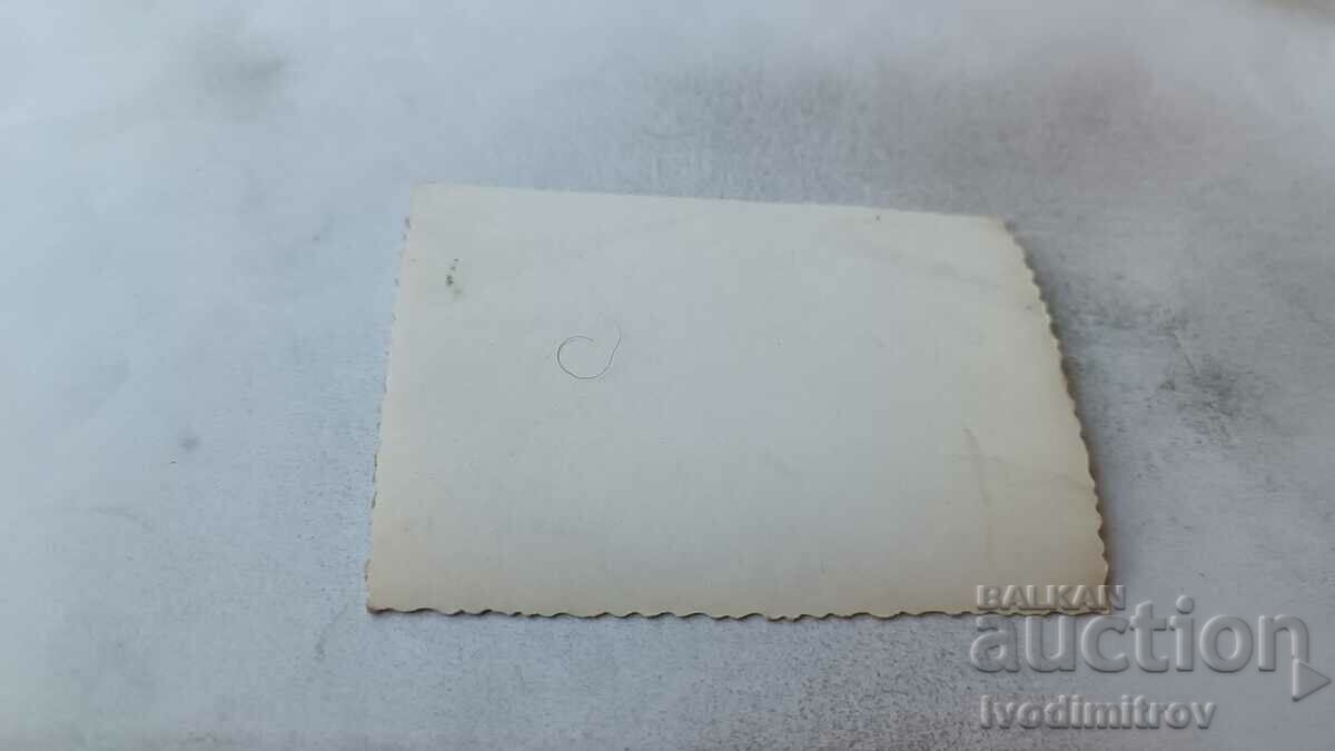 Εικόνα Ένας άντρας και ένα αγοράκι στην παραλία με τιμή 2.35 BGN | € 1.20 Εικόνα Ένας άντρας και ένα αγοράκι στην παραλία με τιμή 2.35 BGN | € 1.20