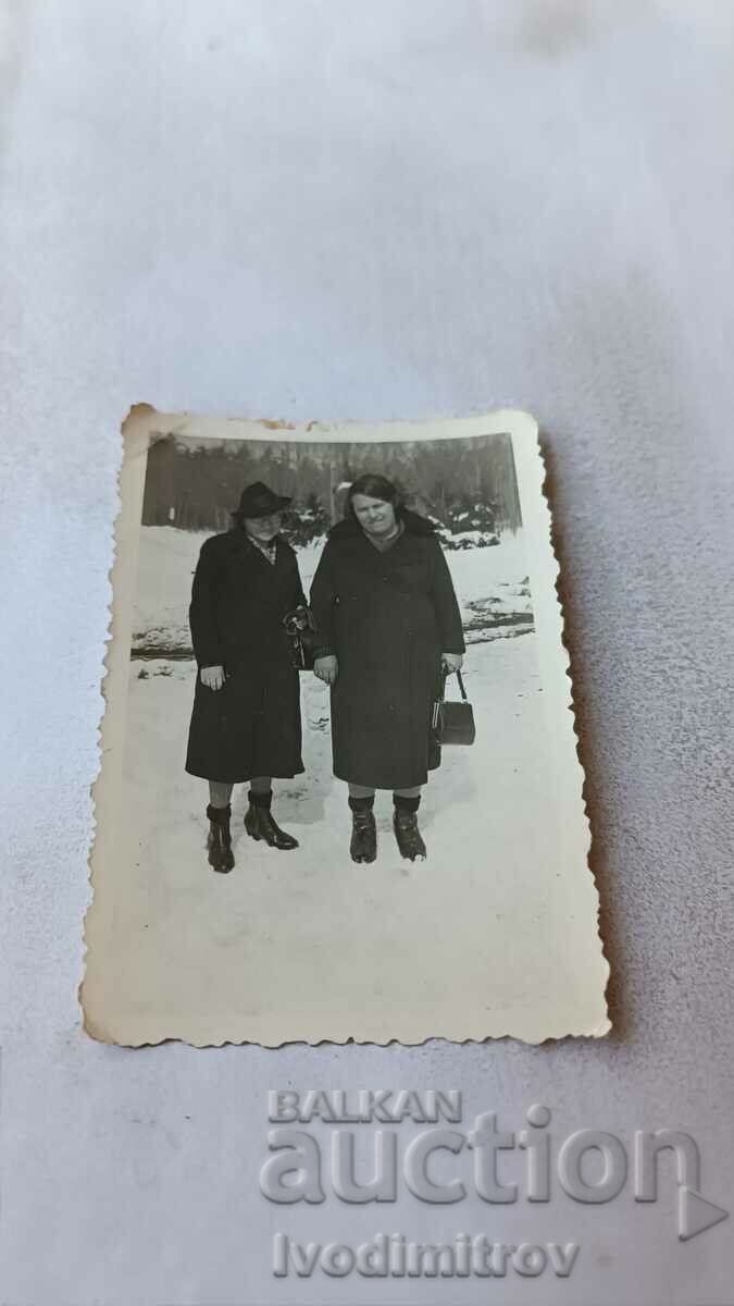 Photo Sofia Two women in winter coats in the snow