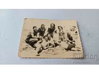 Fotografie Burgas Tineret și fete pe plajă 1941