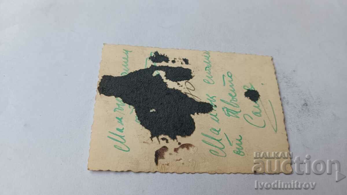 Φωτογραφία Σοφία Ένα νεαρό κορίτσι κοντά σε ένα σπίτι με τιμή 1.65 BGN | € 0.84 Φωτογραφία Σοφία Ένα νεαρό κορίτσι κοντά σε ένα σπίτι με τιμή 1.65 BGN | € 0.84