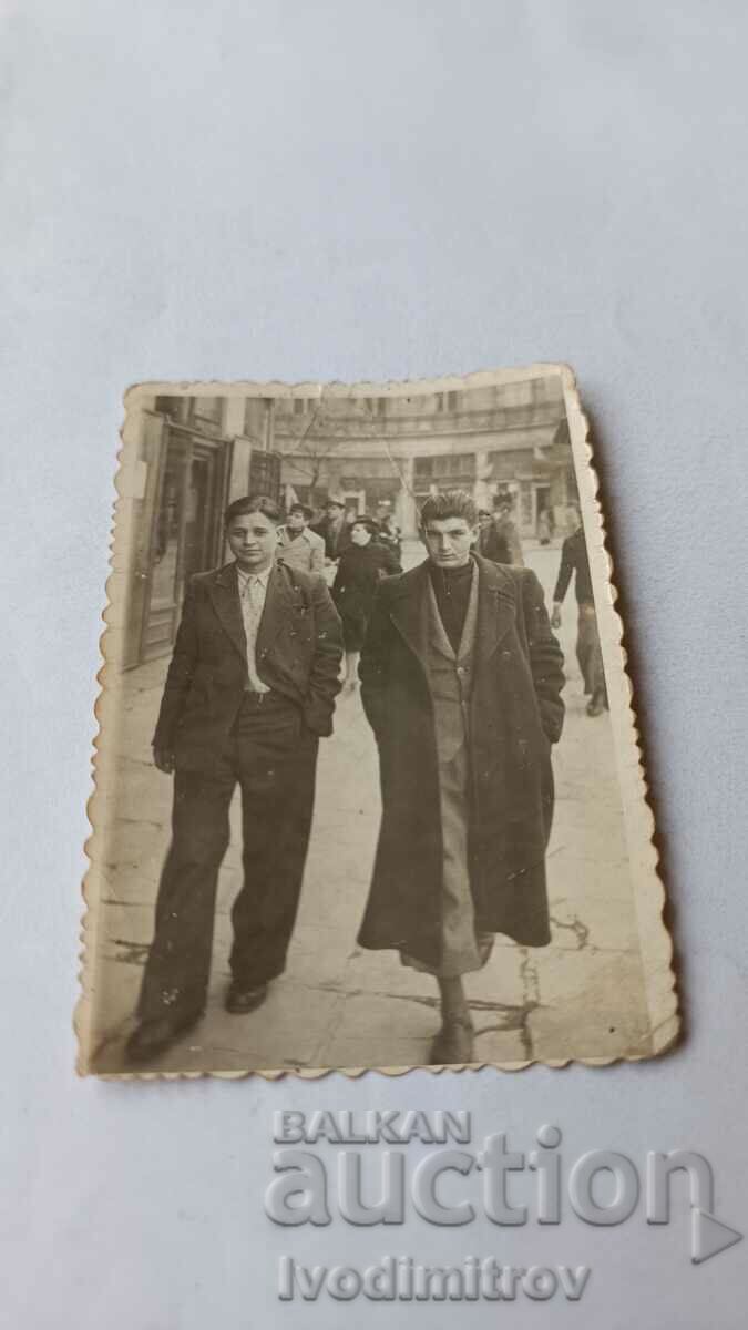 Fotografie Sofia Doi tineri la plimbare 1941