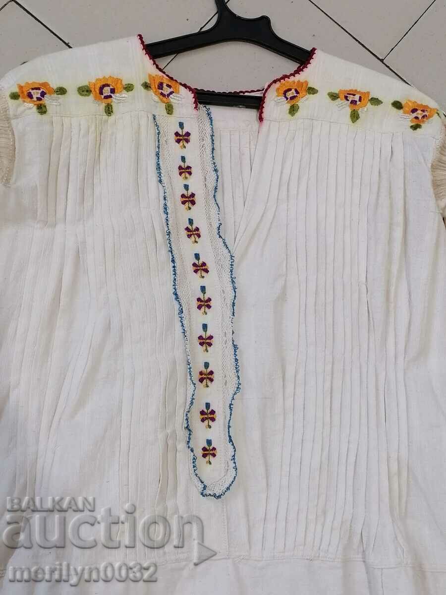 Стара женска риза с ръчна бродерия дантела чеиз носия сукман