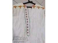Стара женска риза с ръчна бродерия дантела чеиз носия сукман