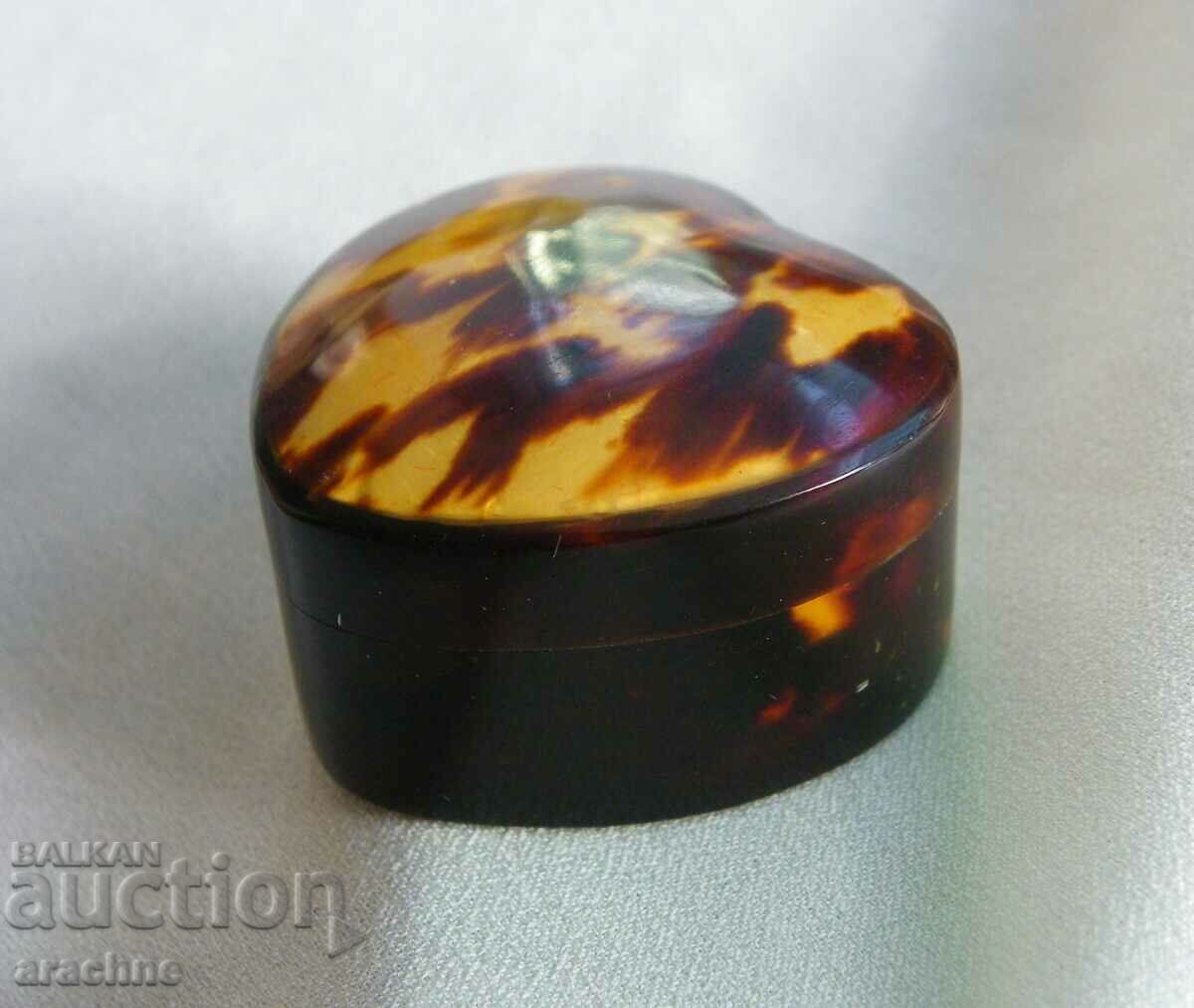 Auction Tortoise shell jewelry, France, Art Deco Auction Tortoise shell jewelry, France, Art Deco