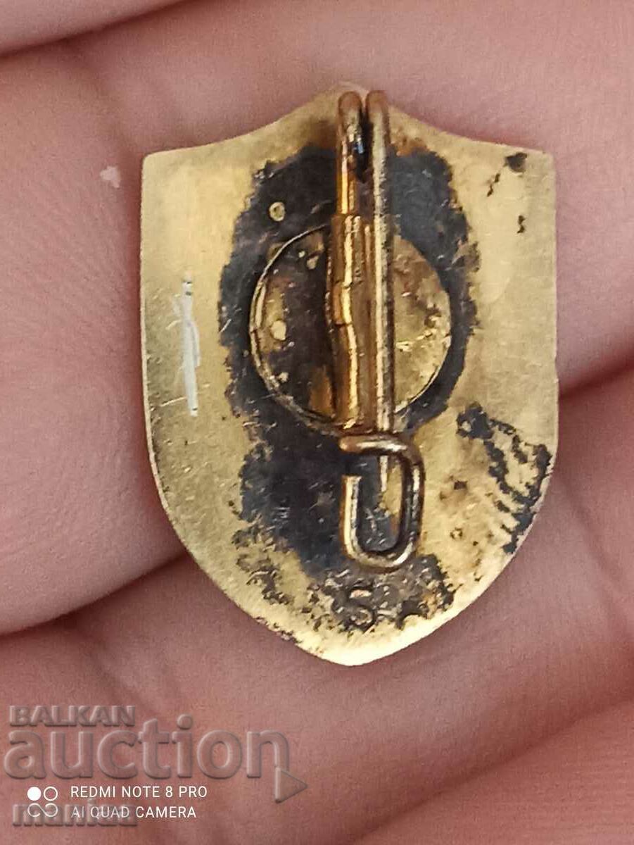 Auction  Norwegian silver military badge with the benefit