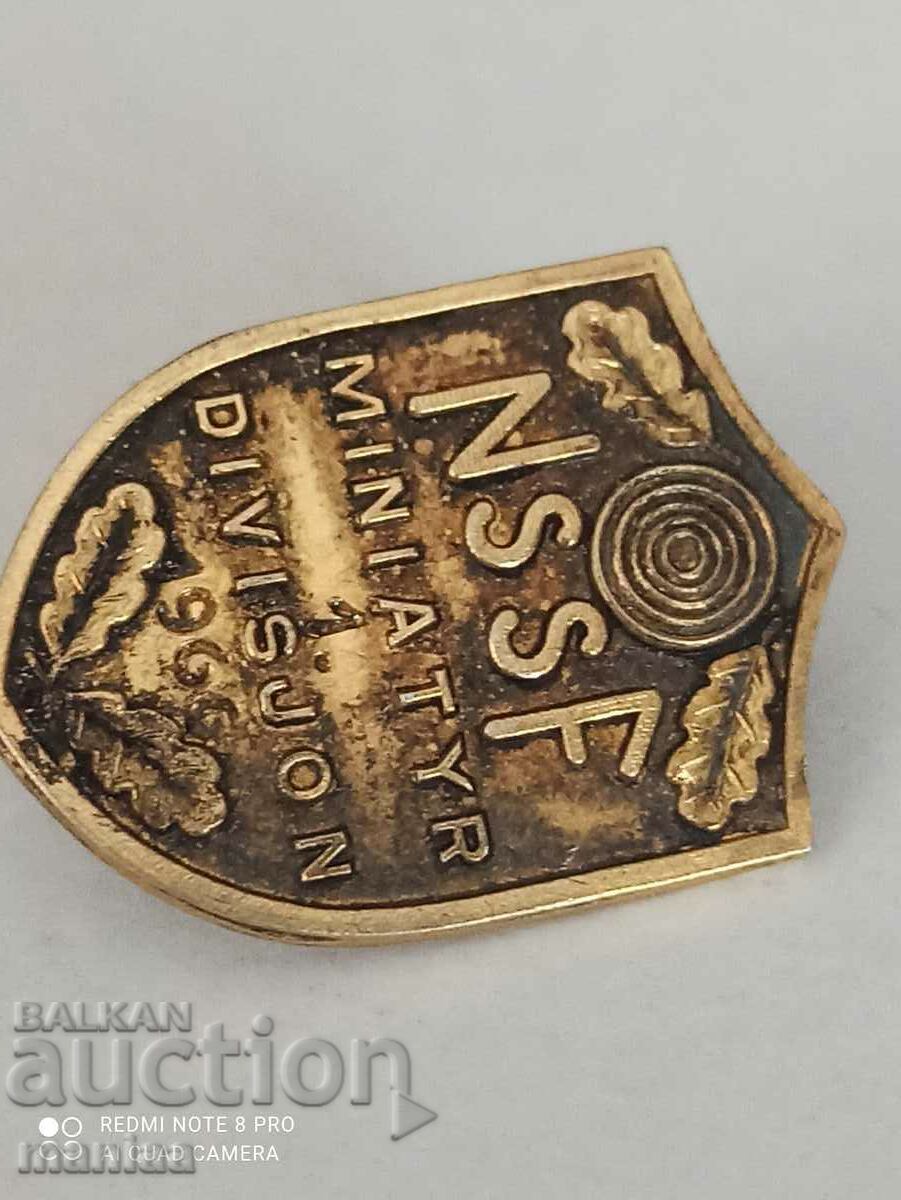 Delivery of Norwegian silver military badge with the benefit Delivery of Norwegian silver military badge with the benefit