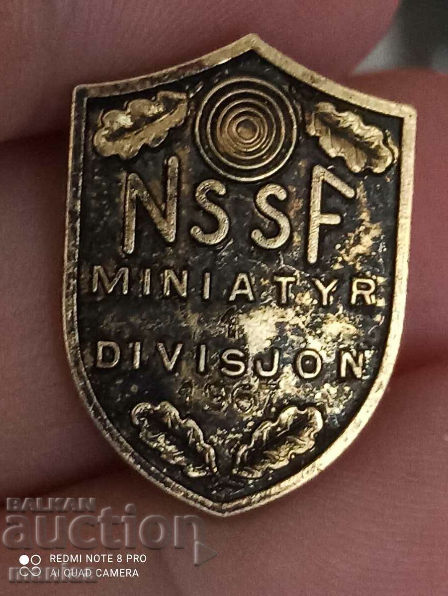 Auction  Norwegian silver military badge with the benefit