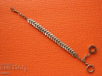 O carcasă interesantă pentru un ceas de buzunar.