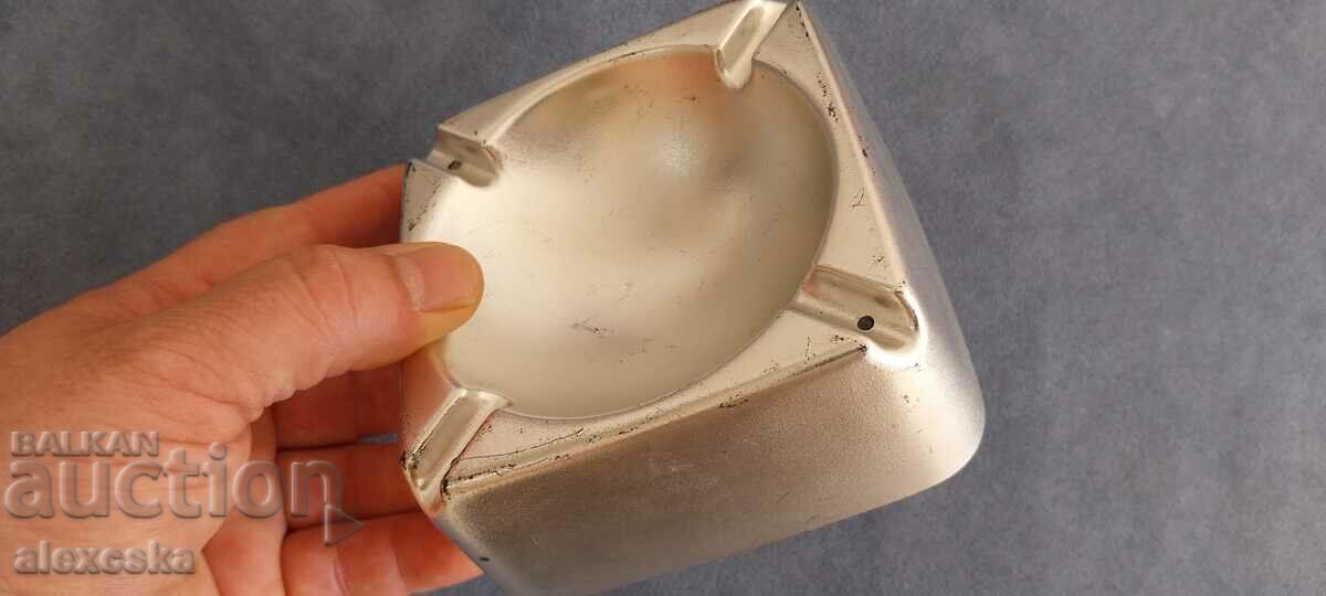 Δημοπρασία "Αστείο" τασάκι