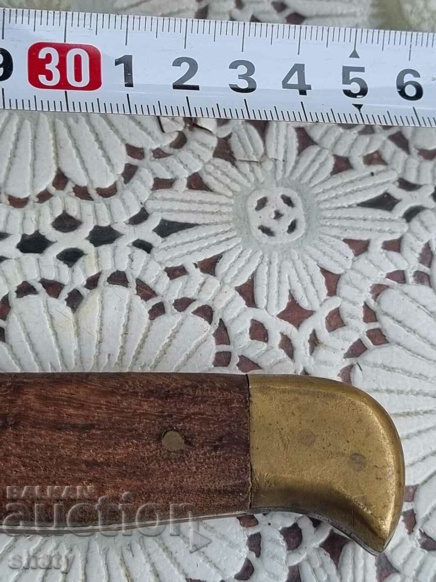 An old knife with price 55.00 BGN | € 28.12 An old knife with price 55.00 BGN | € 28.12
