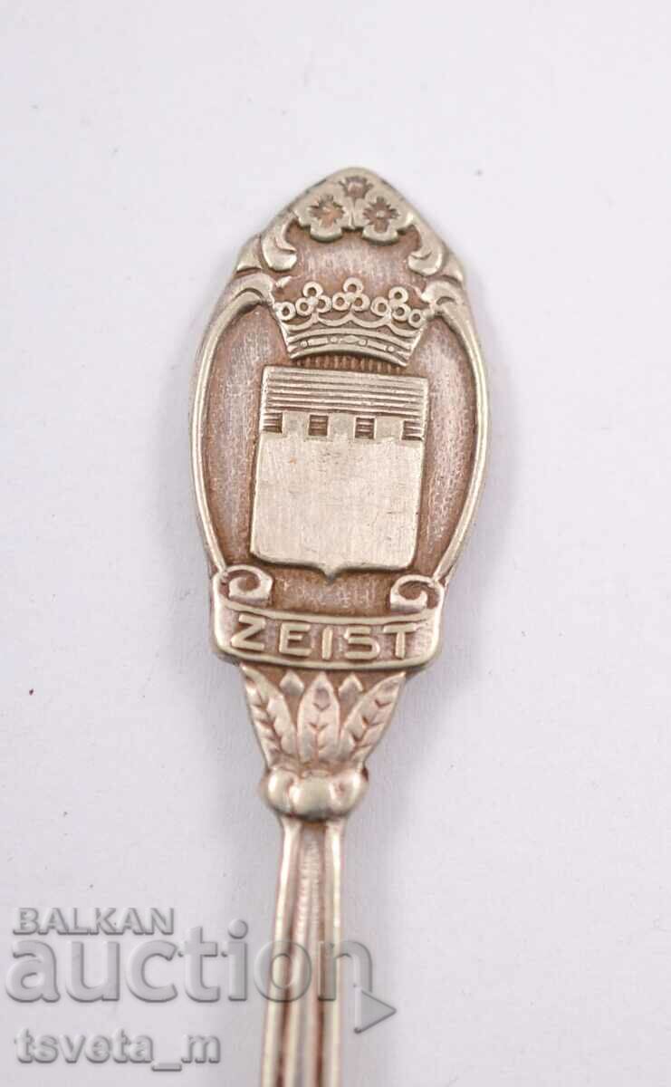 Auction  Collectible scoop