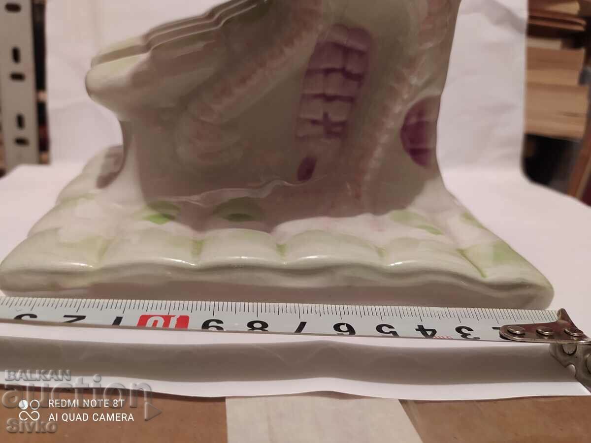 Delivery of A stork vase Delivery of A stork vase