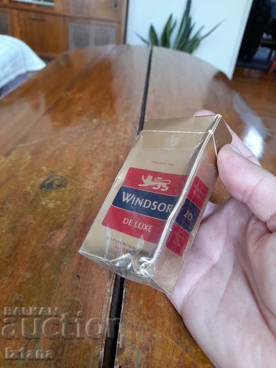 O veche cutie de țigări Windsor cu preț 12.00 BGN | € 6.14 O veche cutie de țigări Windsor cu preț 12.00 BGN | € 6.14