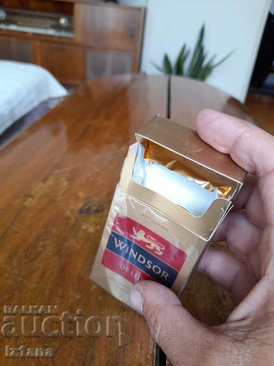 Licitație O veche cutie de țigări Windsor Licitație O veche cutie de țigări Windsor