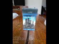 O cutie veche de țigări Manhattan