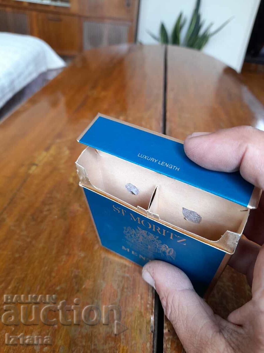 Δημοπρασία Ένα παλιό κουτί τσιγάρα St. Moritz