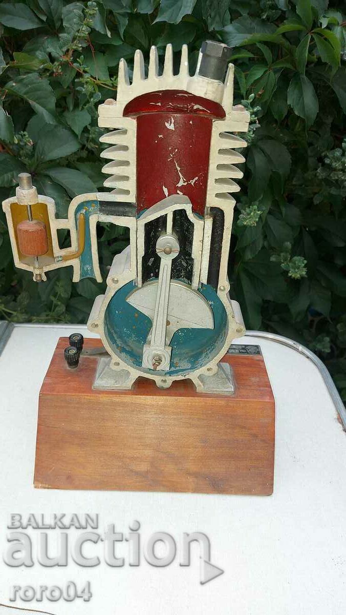 ENGINE - MODEL - WORKING - 1956 with price 220.50 BGN | € 112.74 ENGINE - MODEL - WORKING - 1956 with price 220.50 BGN | € 112.74